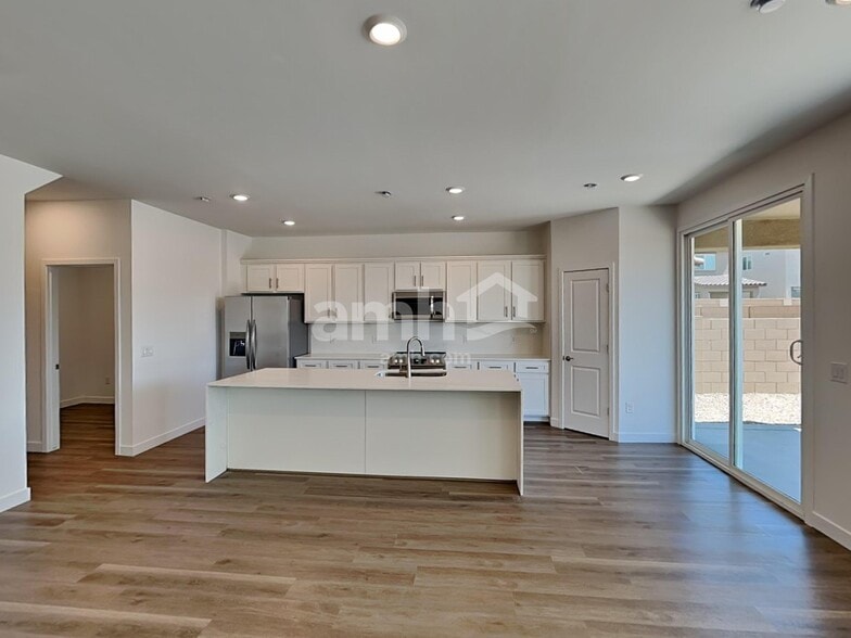 Building Photo - 9665 N Avenida Lucena