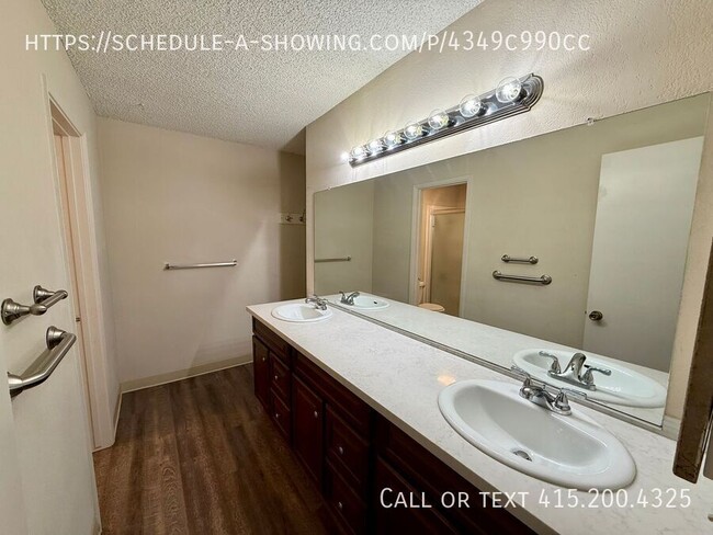 Building Photo - Beautiful 2 Bedroom 1 Bathroom Close to Fr...