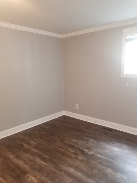 Building Photo - 4030 W 13 Mile Rd