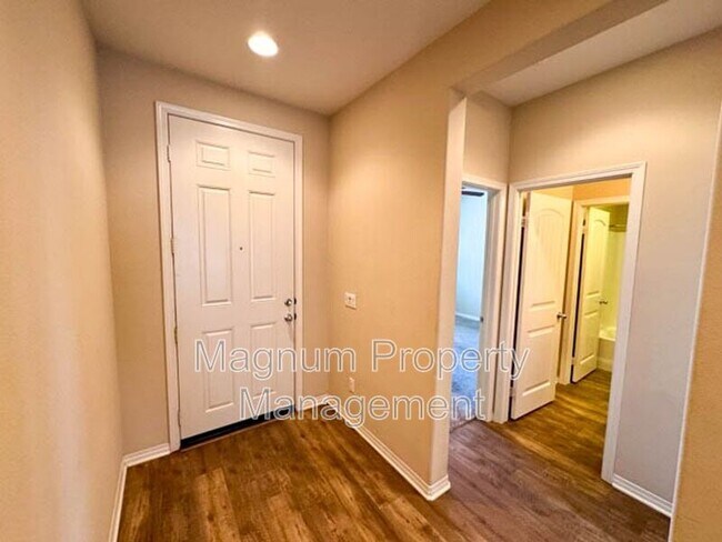 Building Photo - 34726 Yellow Root Ct