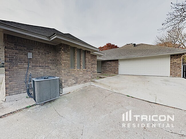 Building Photo - 528 Renee Ln