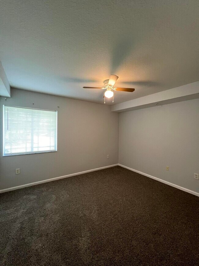 Building Photo - 161 SW Palm Dr
