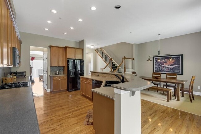 Building Photo - 1283 Creekside Pl SE