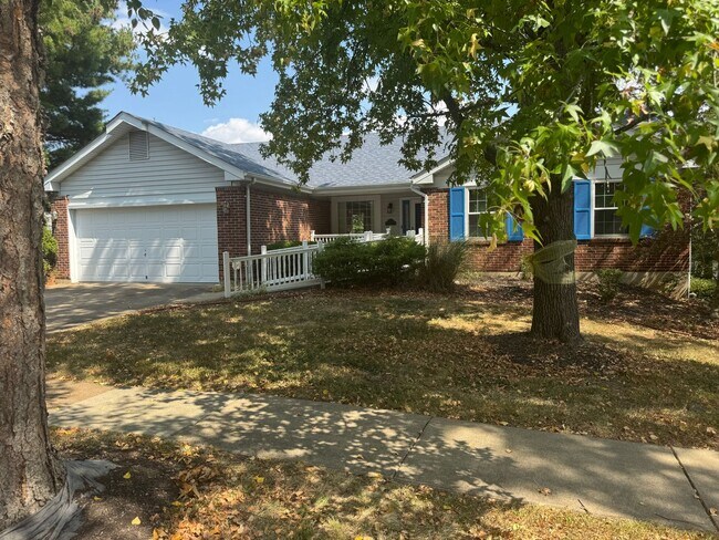 Building Photo - Spacious Home in Ladue Schools