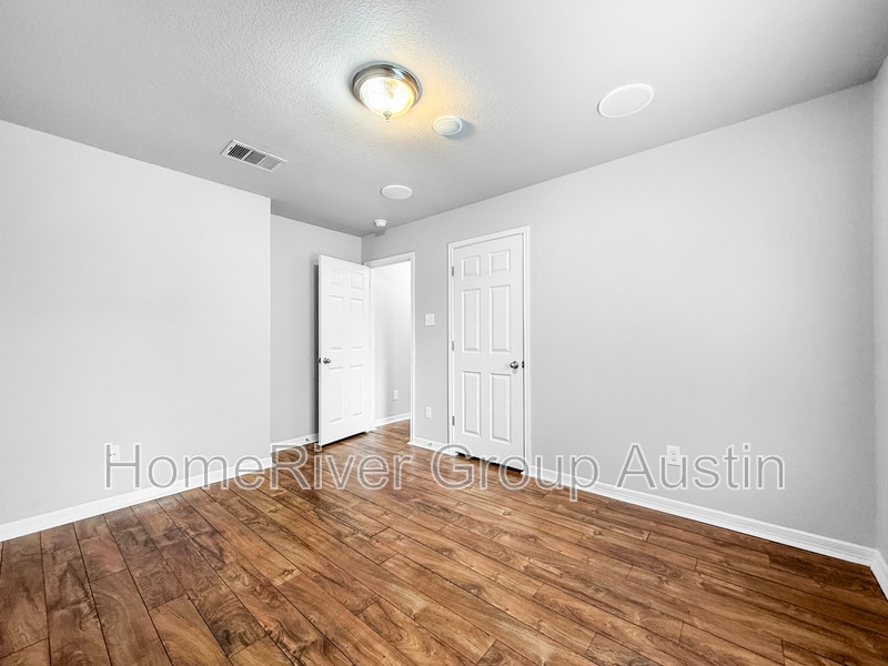 Building Photo - 4235 Fairmeadow Dr