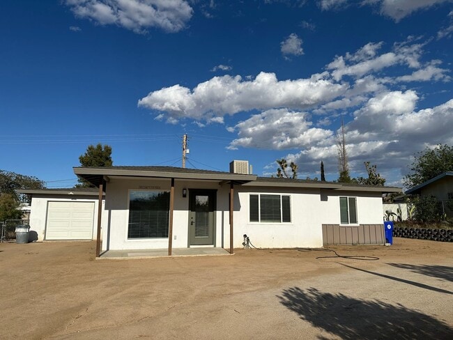 Primary Photo - Newly Remodeled 3 bed 1 bath home!