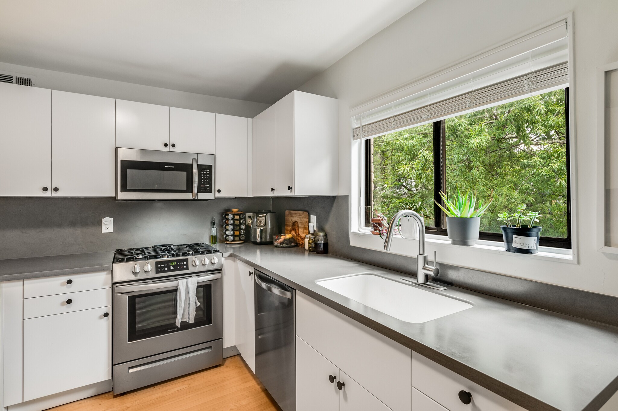 Large kitchen with huge windows! - 96 Ardmore Pl NW