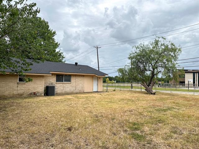 Building Photo - 701 Tanglewood Dr