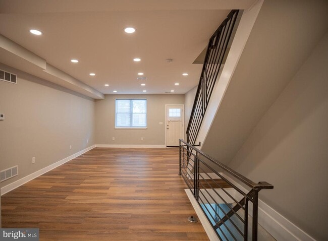 Building Photo - Large 3 bedroom with powder room on 1st fl