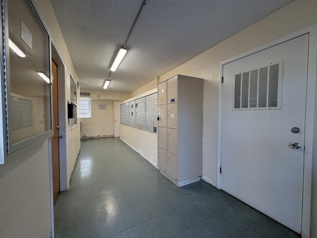 Building Photo - 3325 Arpt Rd S