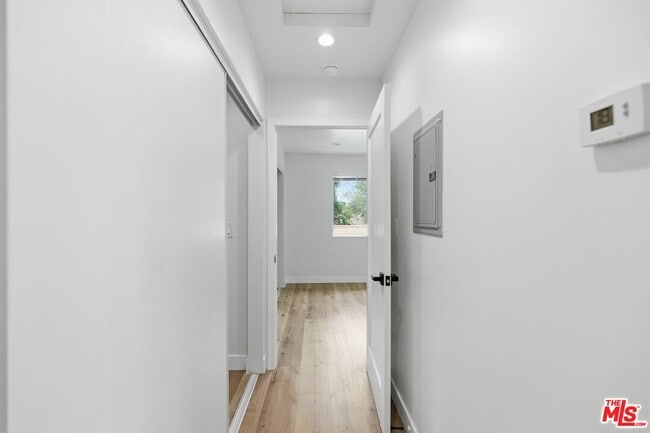 Building Photo - 8337 Gladbeck Ave