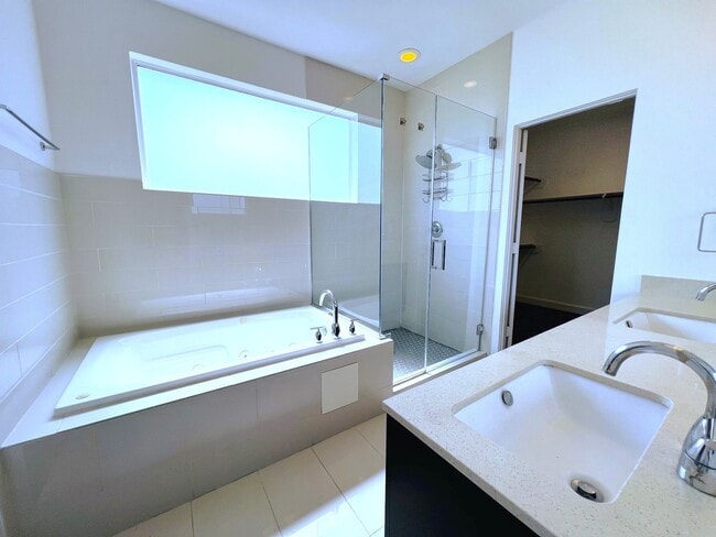 Building Photo - 1524 Blodgett St