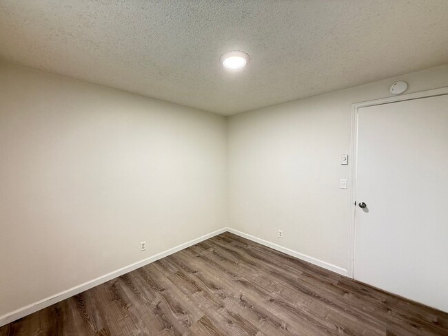 Building Photo - Thurston Charmer