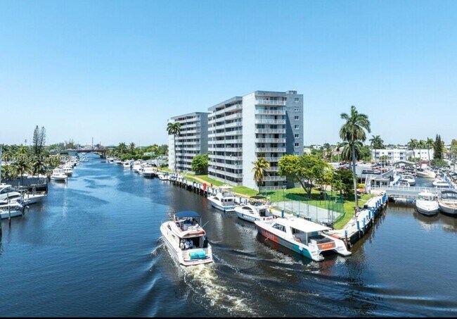 Building Photo - 1800 NW 24th Ave