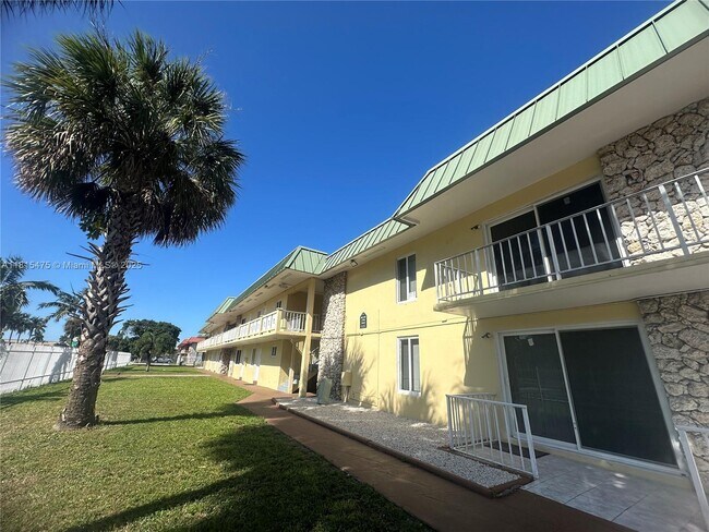 Building Photo - 505 NW 177th St
