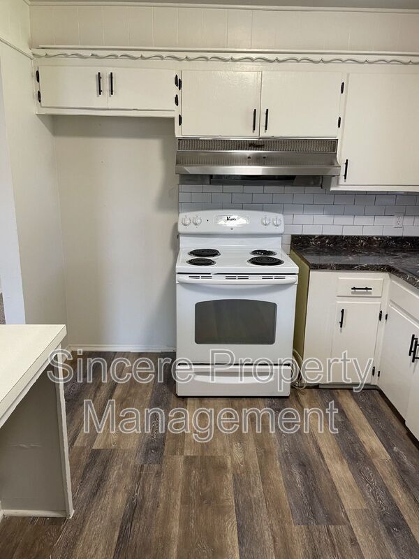 Building Photo - 2013 N College Ave