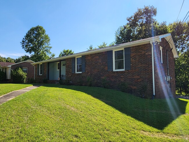 Primary Photo - 415 Christopher Dr
