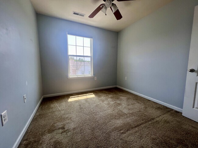 Building Photo - 328 Falcon Run