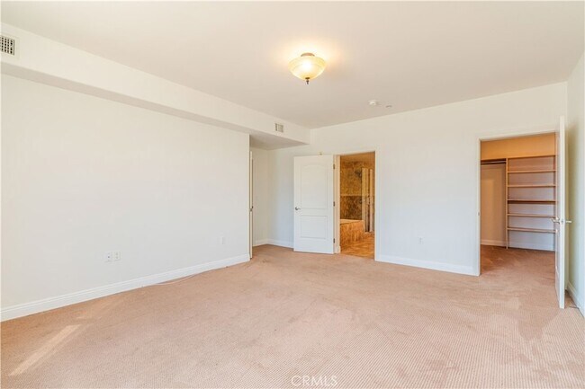 Building Photo - 1835 S Barrington Ave