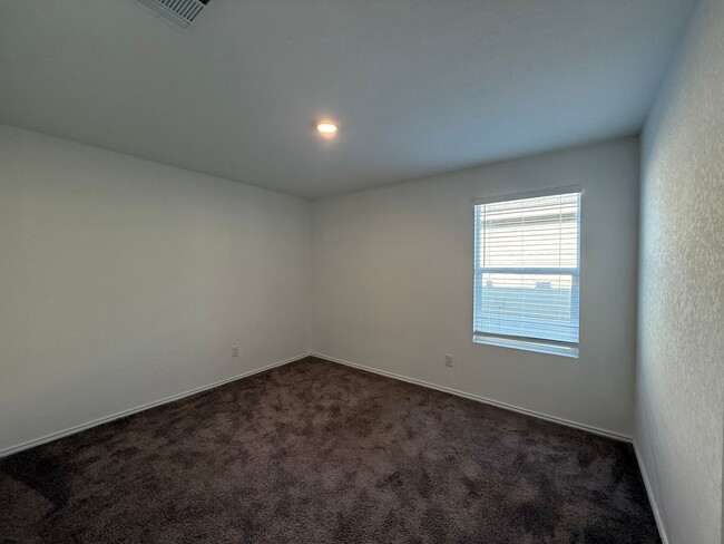 Building Photo - Dream Home in Seguin- 3 Bedroom / 2 Bath -...
