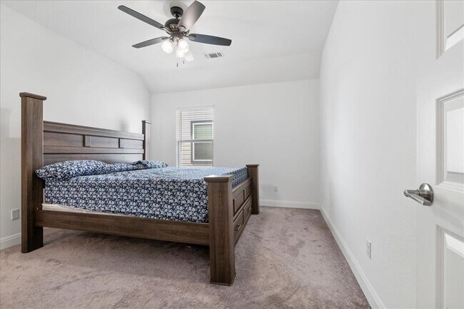 Building Photo - 240 Inlet Ln