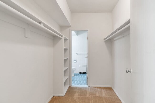 Building Photo - Sun-Filled, Top Floor L Shaped Studio In M...