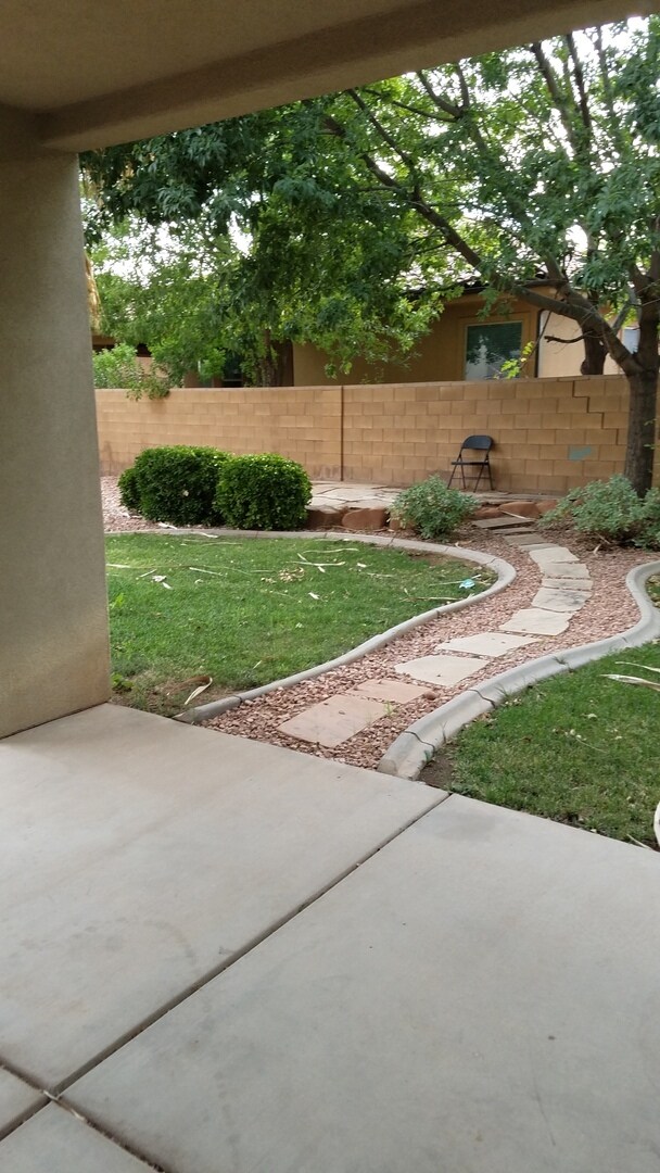 Building Photo - Beautiful Home in The Boulders