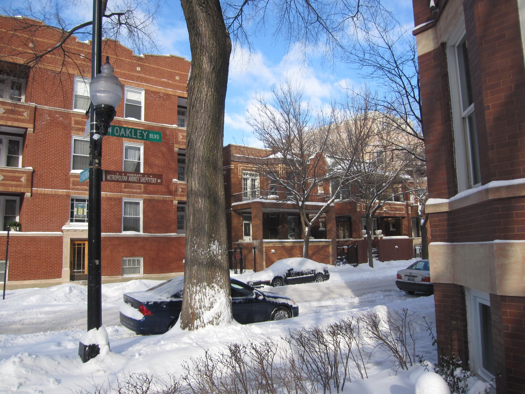 Building Photo - 906 N Oakley Blvd