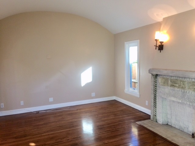 Large Living room - 1350 Curson S Ave