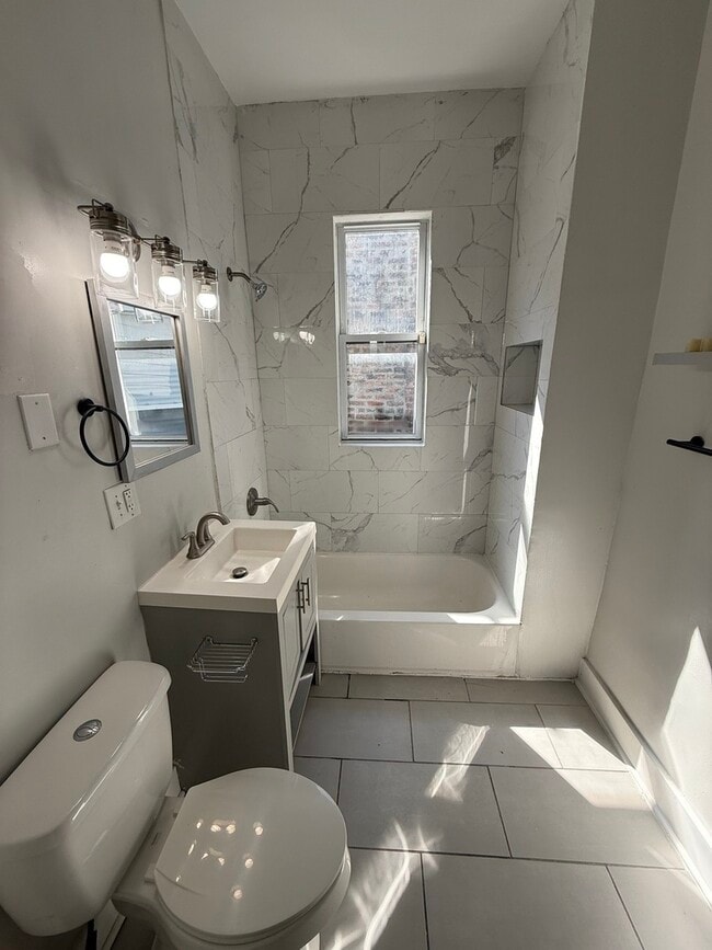 Building Photo - 6833 S Calumet Ave