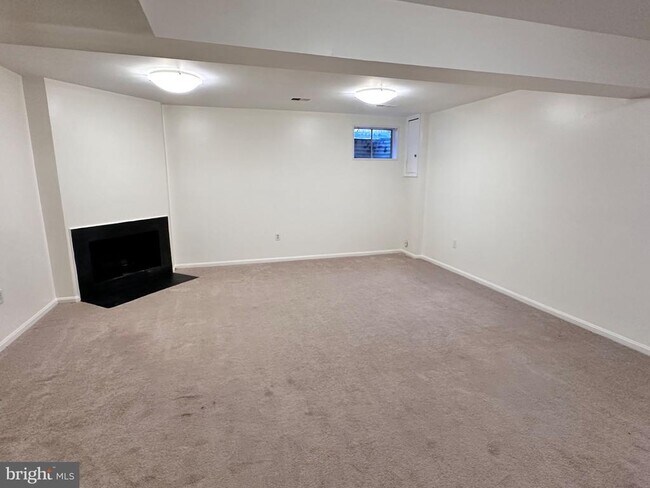 Building Photo - 915 Portner Pl