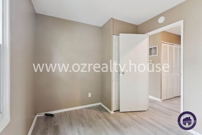 Building Photo - 617 Whitlock Ave