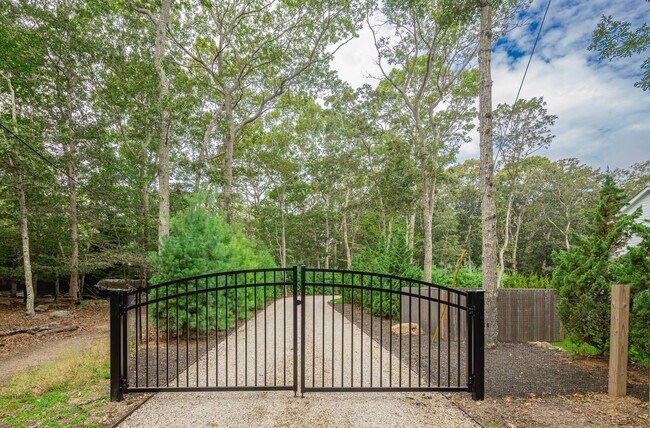 Building Photo - 59 Gardiners Ln