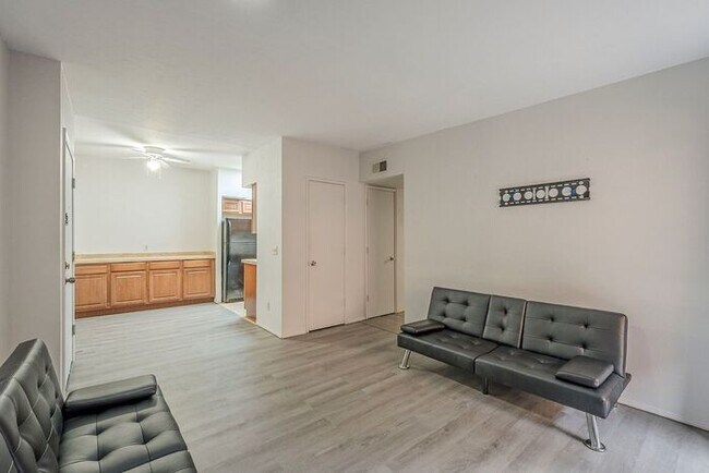 Building Photo - Bright 3-Bedroom Condo with Community Perks in Central Tucson