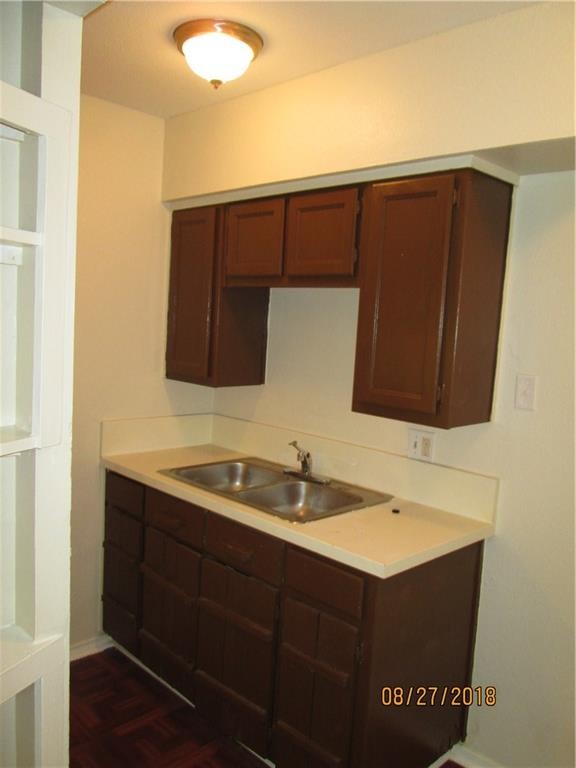 Building Photo - 2206 W Hickory St