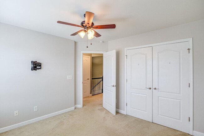 Building Photo - 4 Bedroom Heritage Townhome