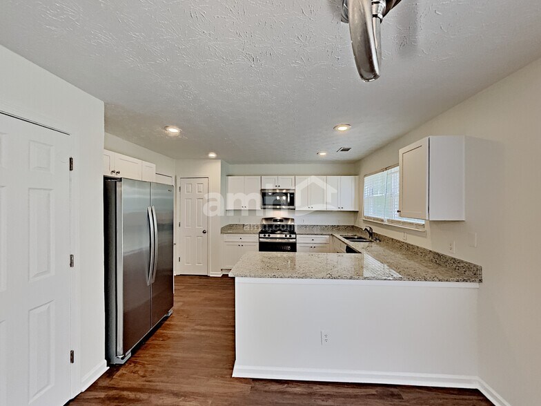 Building Photo - 2999 Storybook Ln