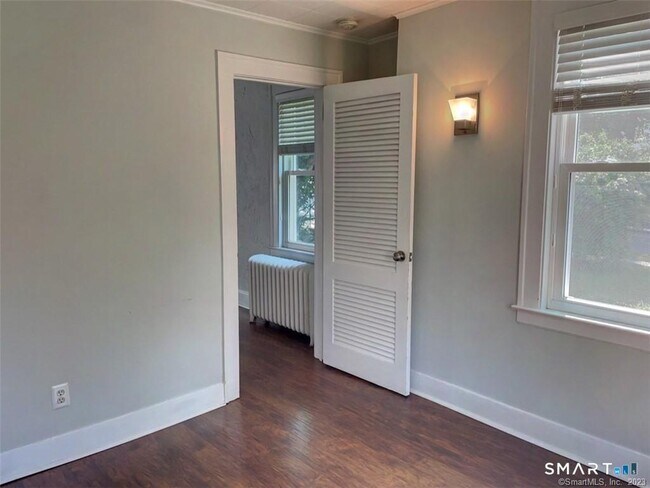 Building Photo - 203 Toms Rd