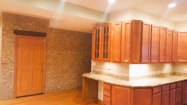 Building Photo - 5336 S Prairie Ave