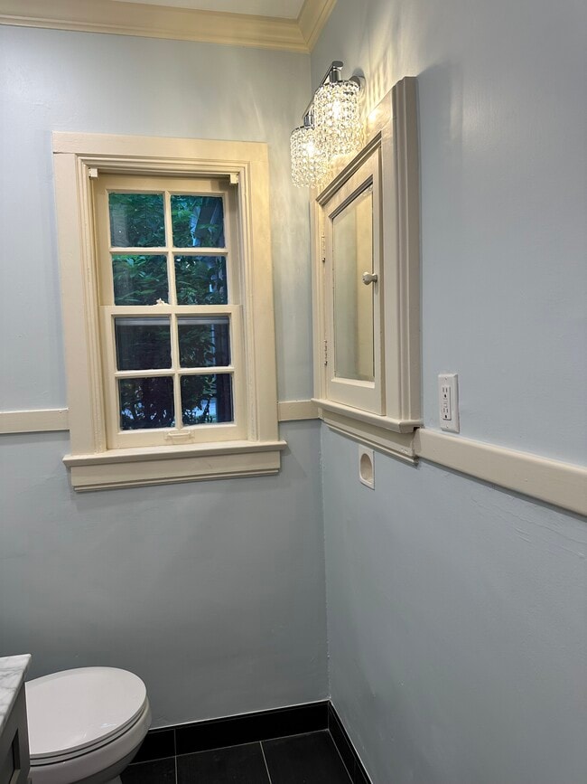 Building Photo - 3134 E 17th St