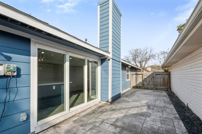 Building Photo - 9327 Golden Sunshine Dr