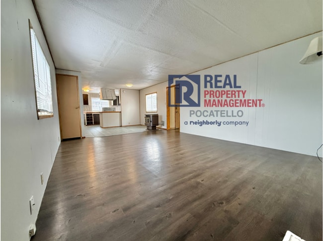 Building Photo - 3 bedroom 1 bath Mobile Home