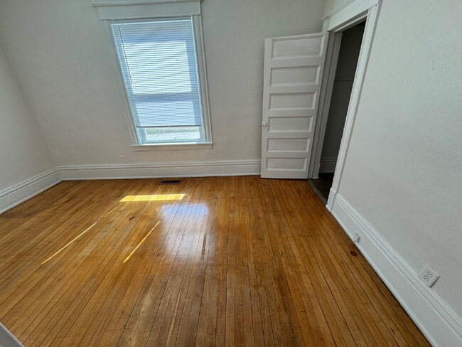 Building Photo - 2522 5th St NE