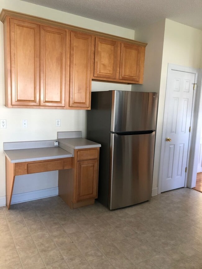Building Photo - Stunning 4bdrm/2.5bth Home w/Loft Located ...