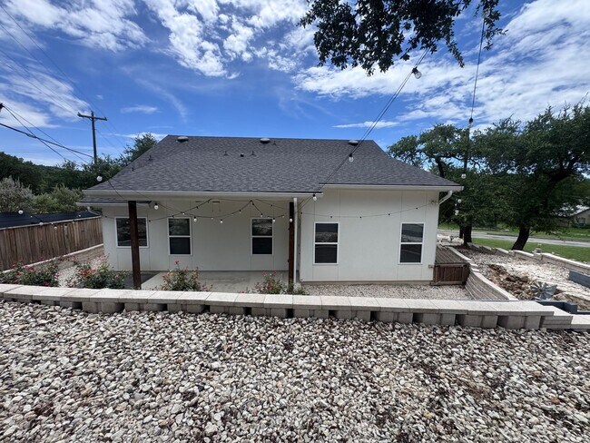 Building Photo - For Rent – 100 Brooklyn Dr, Canyon Lake, T...