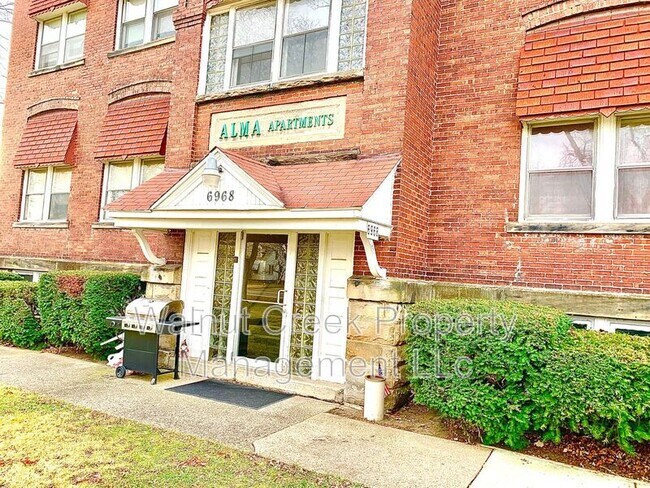 Primary Photo - 6968 Lake Ave