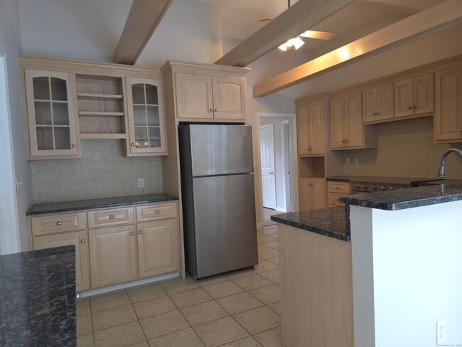 Building Photo - 523 Overlook Dr