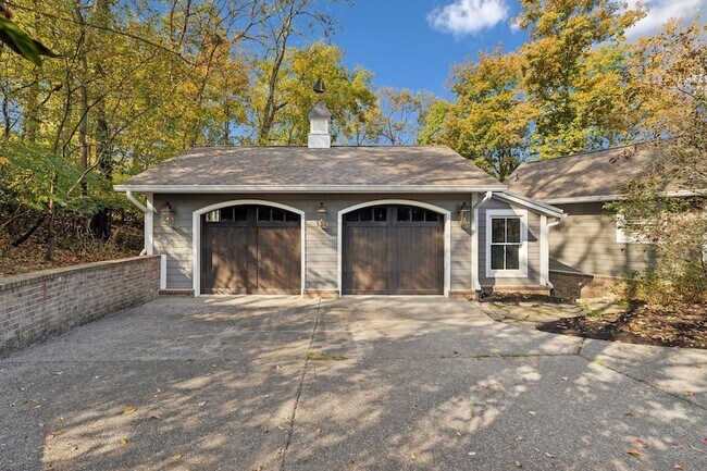 Building Photo - 301 Anchor Dr