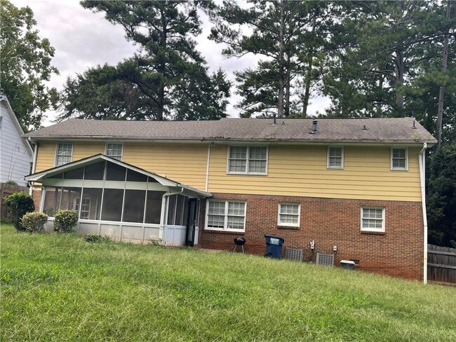 Building Photo - 1675 Lake Lucerne Rd SW