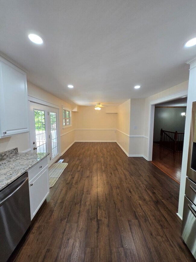 Building Photo - Beautiful Big Home in Huntingtown